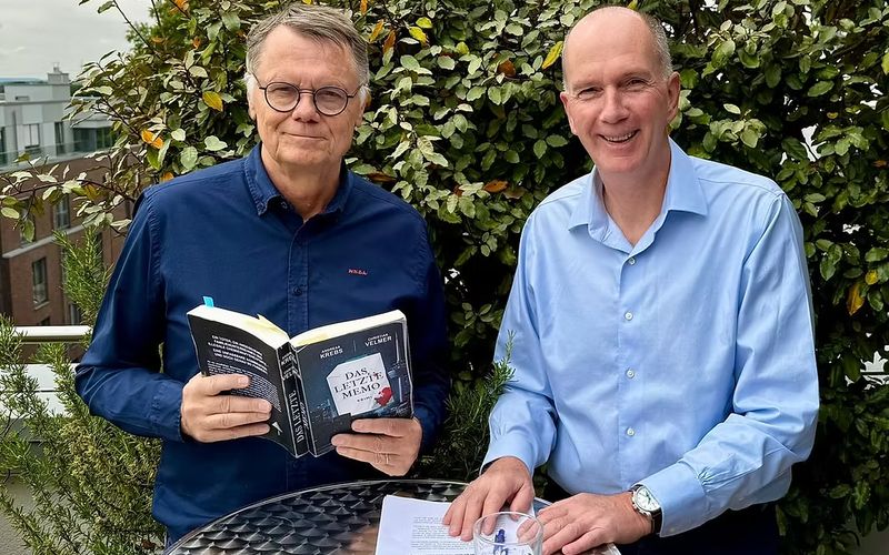 Andreas Krebs und Christian Velmer vor einer Lesung